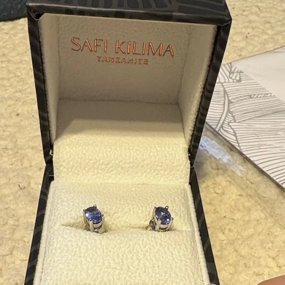 Diamonds International Tanzanite Necklace and Earring Set - Picture 3 of 8